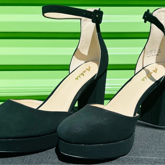 LADIES BLACK HEELS - Picture 6 of 6